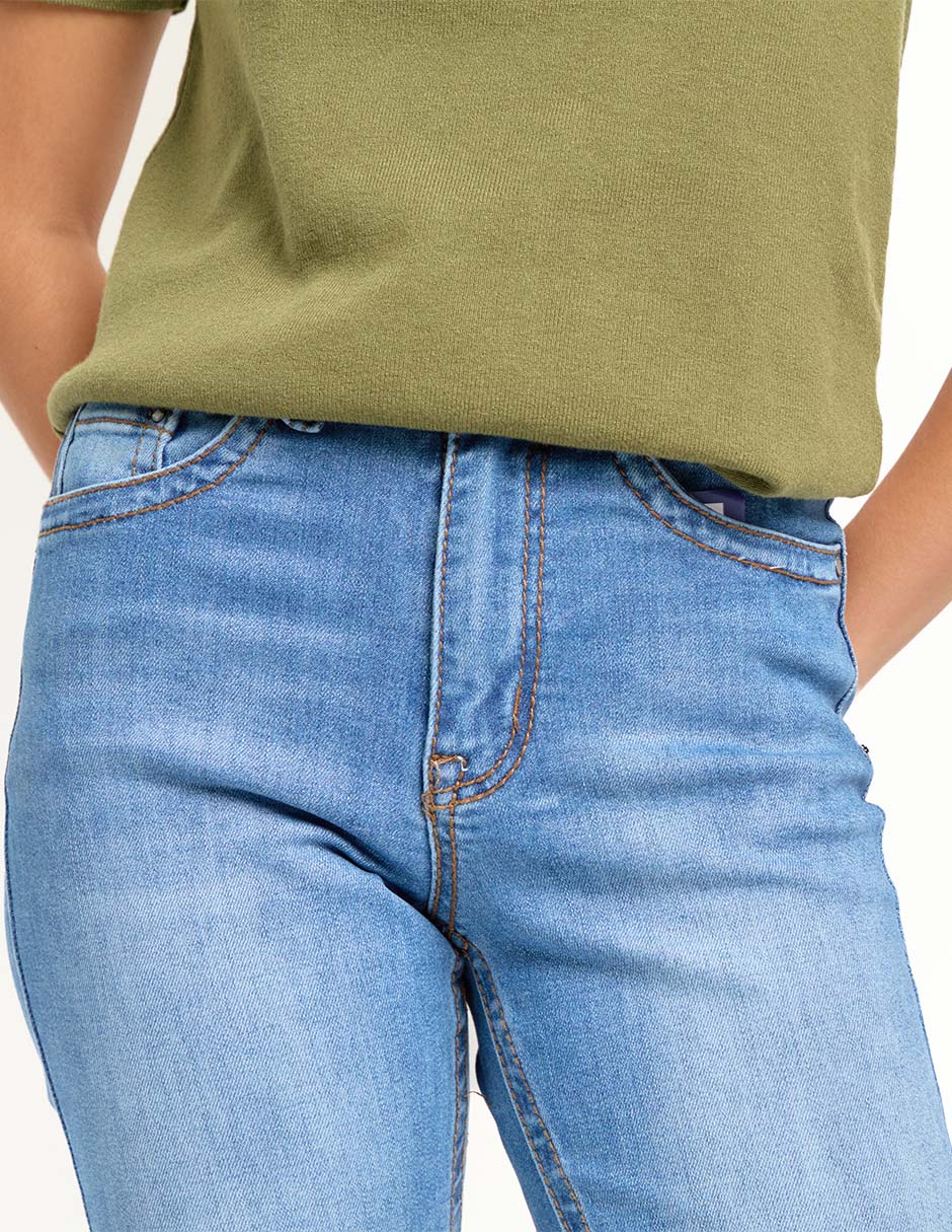 Jeans straight NDY corte cintura para mujer 4