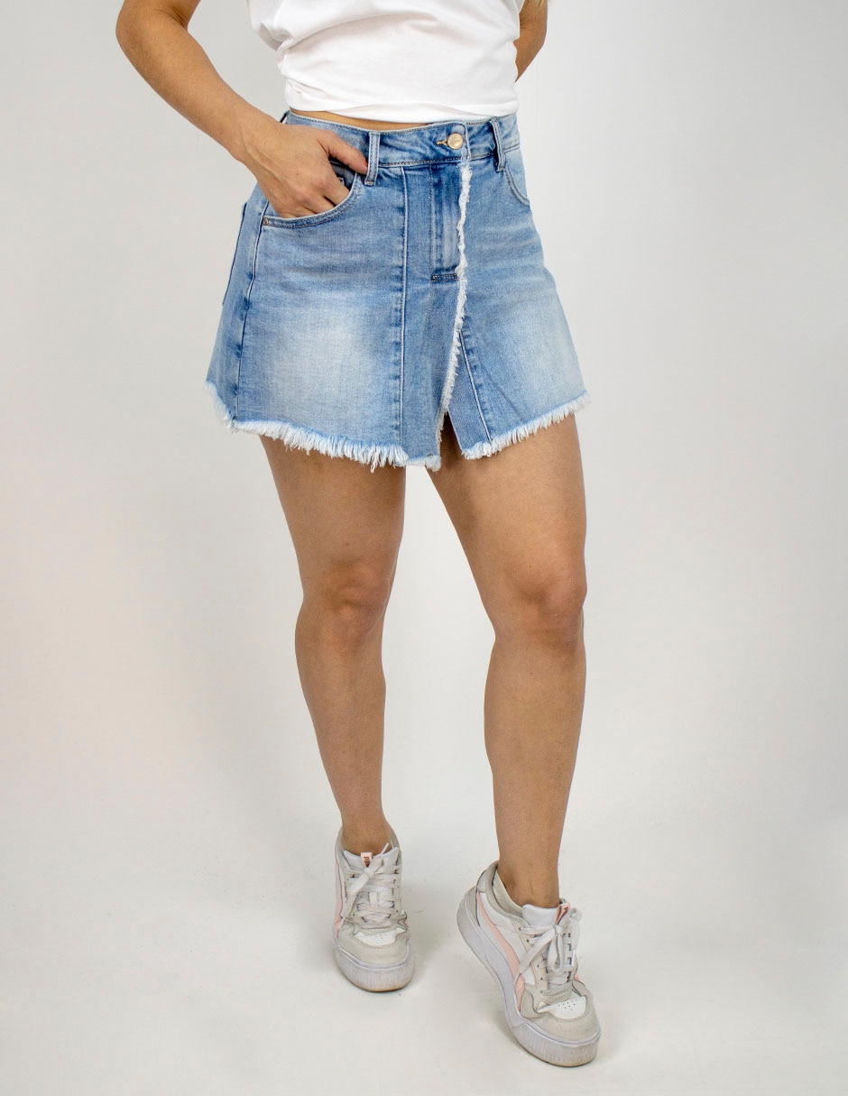 Falda short a la cadera Falda short a la cadera