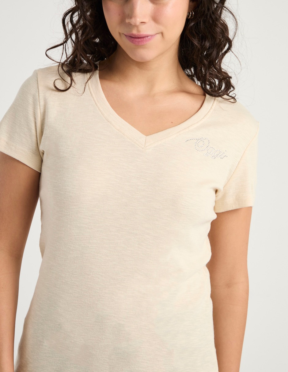 Playera manga corta Oggi cuello v para mujer