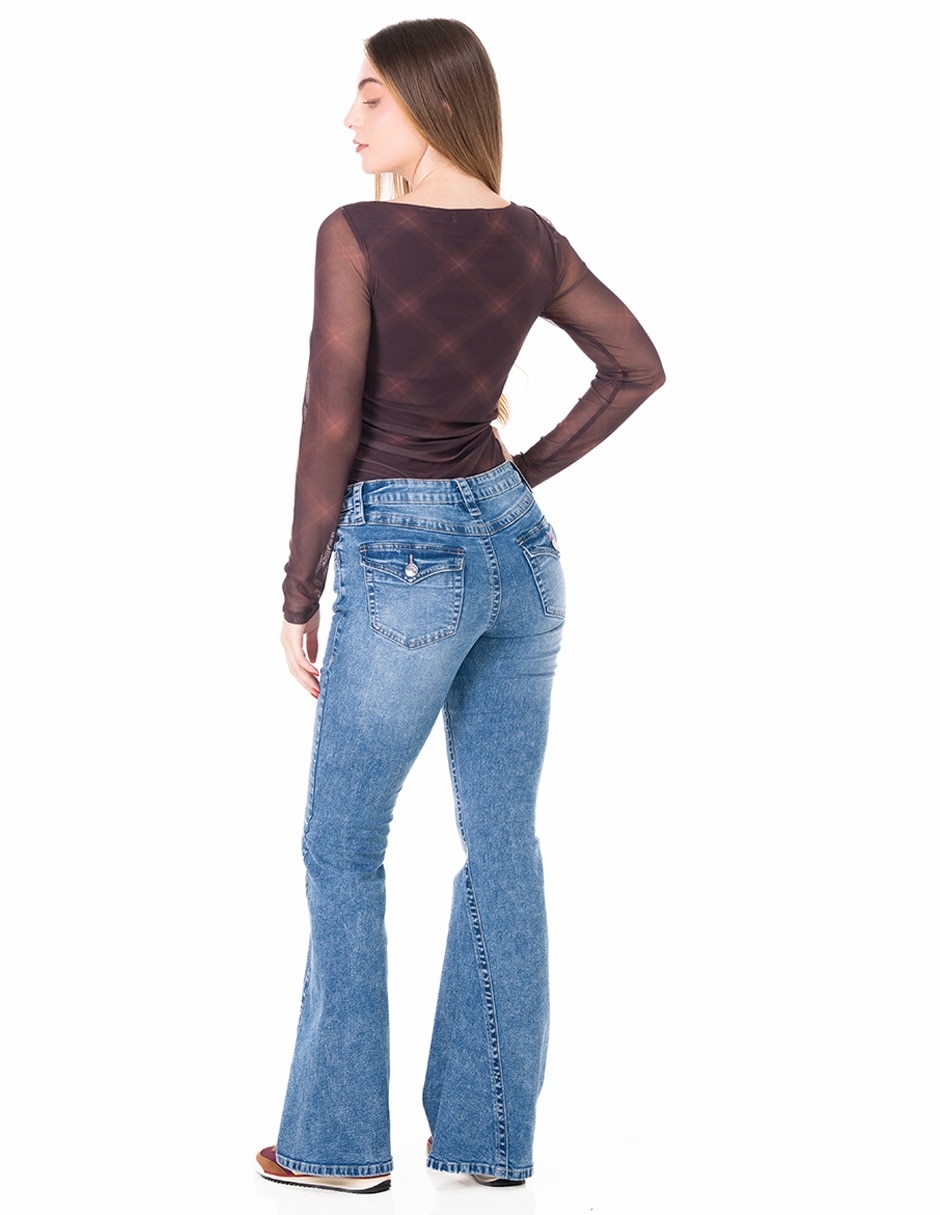 Jeans relaxed acampanado para mujer 2