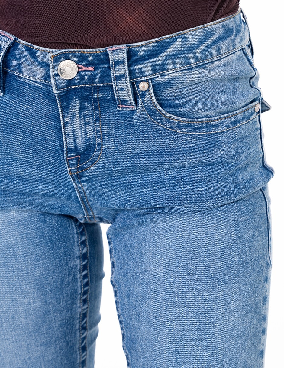 Jeans relaxed acampanado para mujer 4